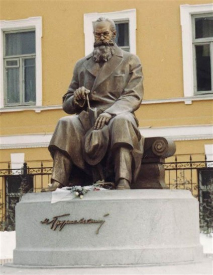 Image - Monument of Mykhailo Hrushevsky in Kyiv. 